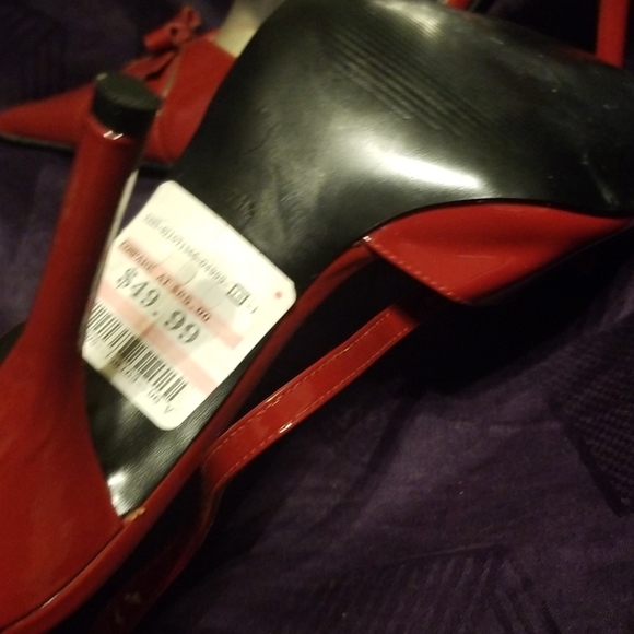 Shoes: NWOT Guess Patent Heels - Picture 3 of 5